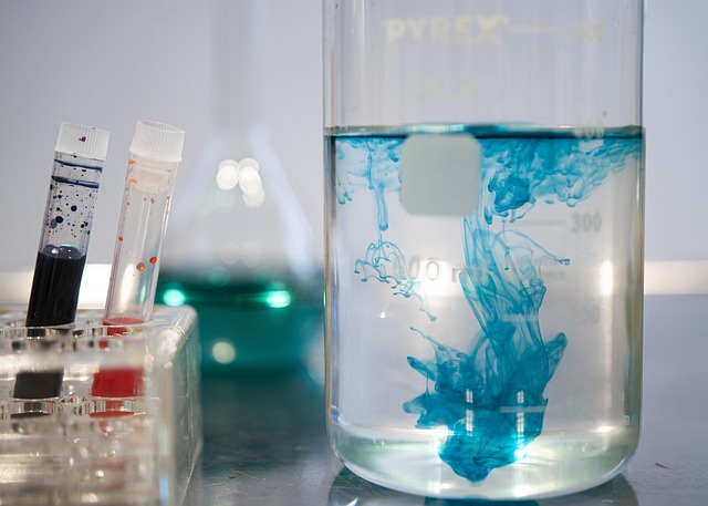 高效塊狀硬泡催化劑，適用于聚氨酯硬質(zhì)泡沫板材的生產(chǎn)